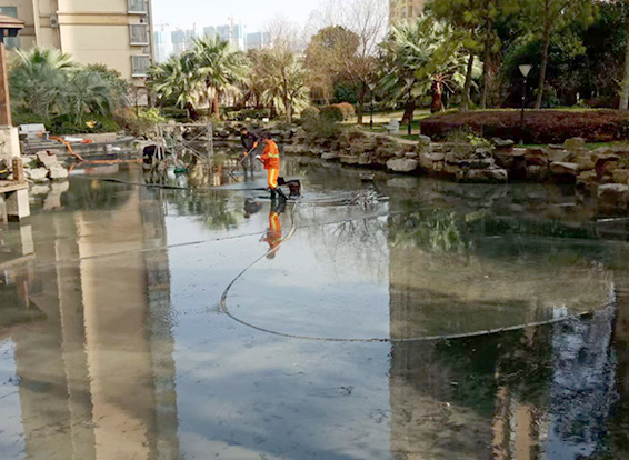 城东景观池淤泥清理
