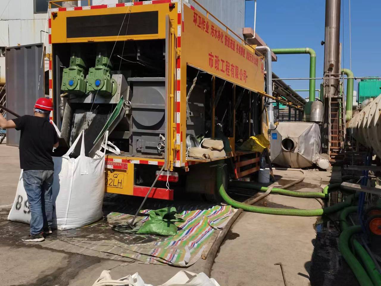 城东淤泥压干处理